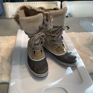 Eddie Bauer Women's Tan and Black Winter Boots